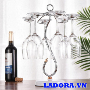 giá để ly tại cửa hàng bán đồ decor ladora