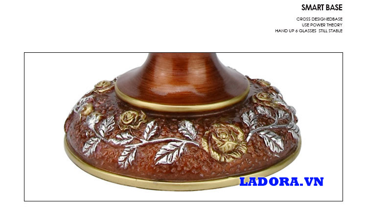 giá treo ly tại shop ladora