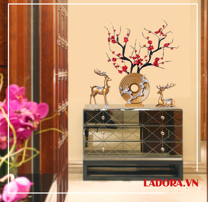 hoa mai nở là điềm báo của an lành, may mắn và hạnh phúc - cửa hàng bán đồ decor trang trí ladora