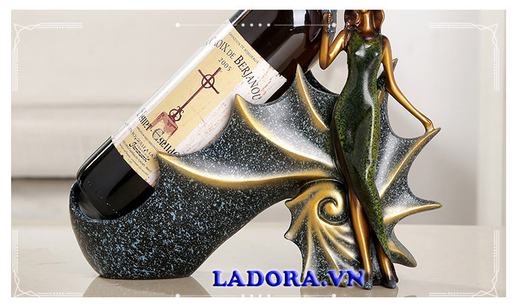 kệ rượu vang màu ô liu tại cửa hàng ladora shop đồ trang trí nhà đẹp