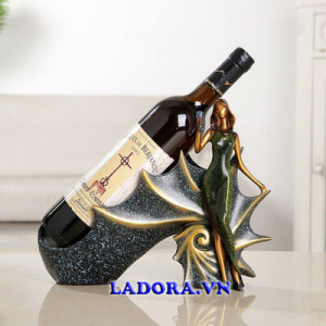 Kệ rượu để bàn làm việc tại ladora shop bán đồ trang trí nhà đẹp