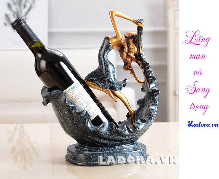 rượu vang sẽ ngon hơn nếu chúng ta thưởng thức bên chiếc kệ rượu tinh tế - ladora cửa hàng bán đồ trang trí phòng khách