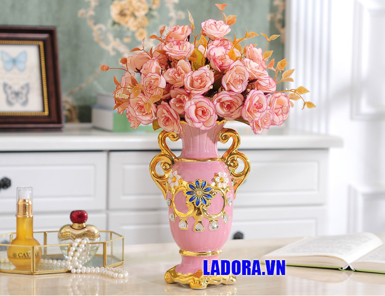 decor trang trí bình hoa màu hồng tại ladora shop
