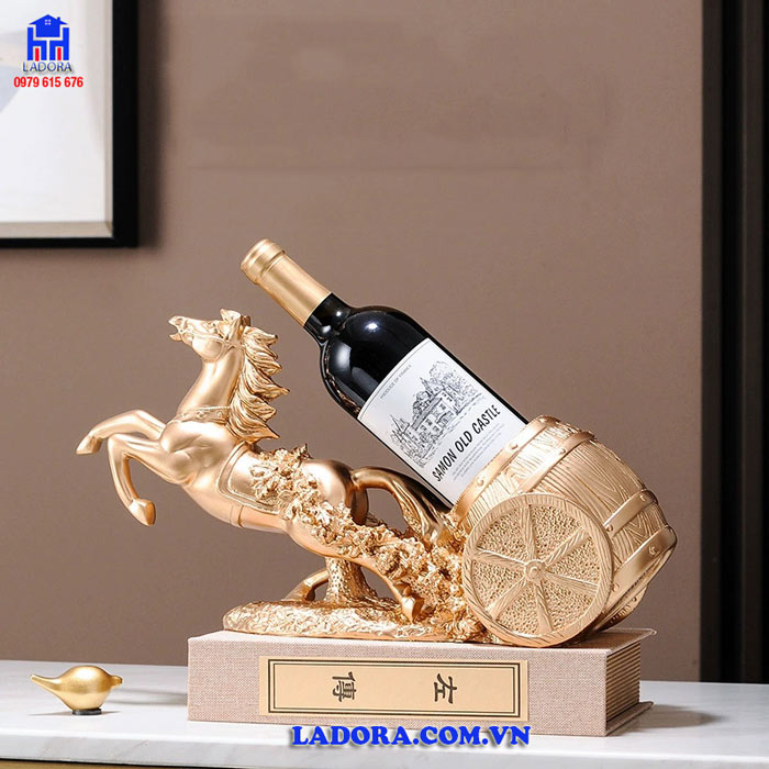 Kệ rượu vang tuấn mã đẹp và độc đáo tại Ladora