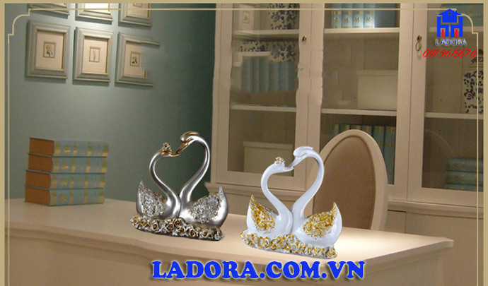 tượng chim thiên nga được trang trí trong phòng khách hoặc phòng ngủ