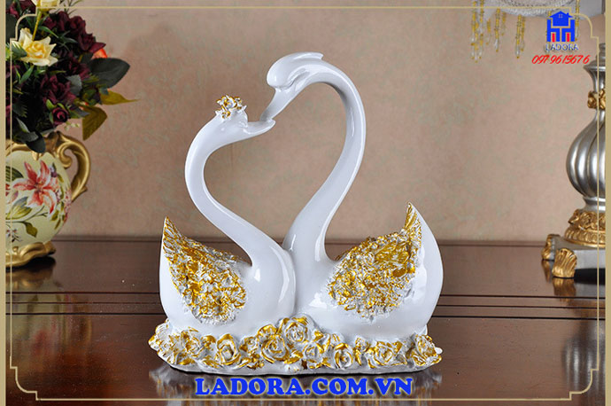 chim thiên nga là niềm cảm hứng bất tận cho các nhà thơ nhà văn