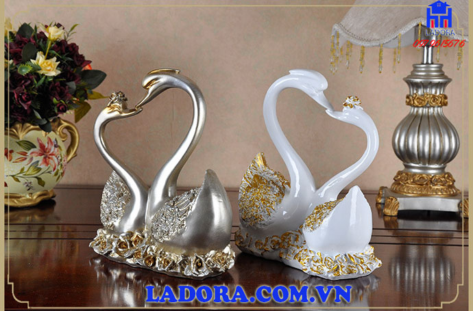 chim thiên nga làm quà cưới đặc biệt vì chim thiên nga tượng trưng cho tình yêu và lòng chung thủy