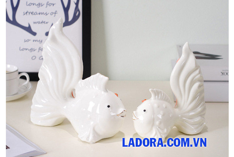mặt sau của đôi cá vàng trang trí nhà tại ladora shop ở hà nội