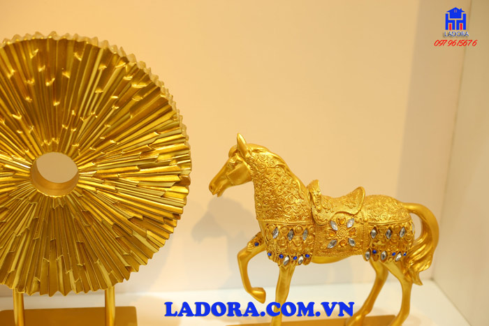 tượng ngựa hỗ trợ cho sự làm ăn phát đạt