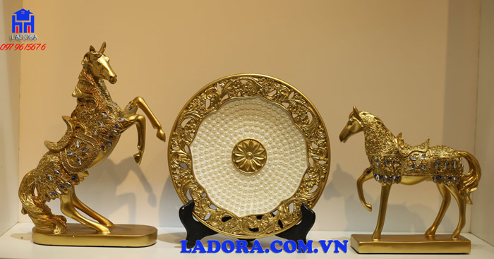 bộ decor tượng ngựa phong thủy làm quà tặng tân gia ý nghĩa