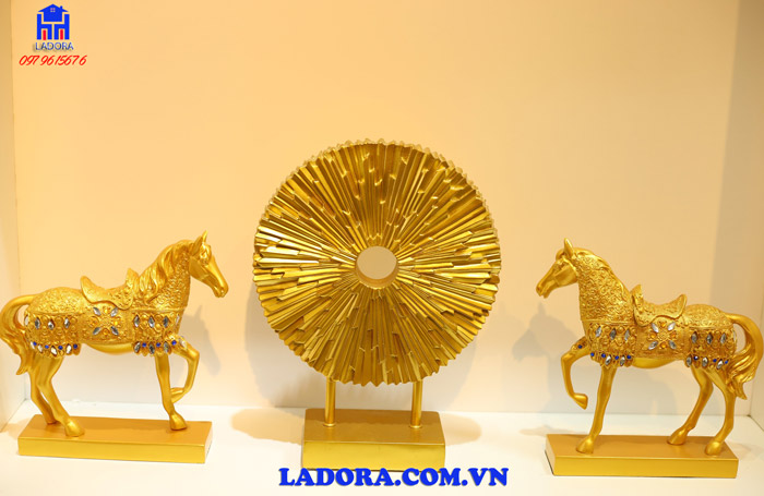 bộ decor tượng ngựa phong thủy làm quà tặng tân gia ý nghĩa