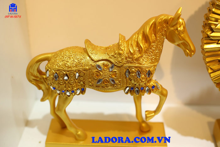 tượng ngựa làm quà tặng tân gia ý nghĩa