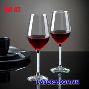 Ly rượu vang tại ladora shop ở hà nội