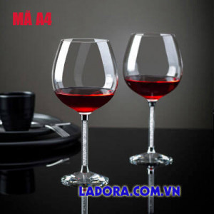Ly rượu vang tại ladora shop ở hà nội
