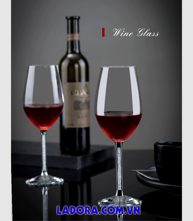 ly uống rượu vang tại shop bán đồ trang trí nhà ở hà nội ladora
