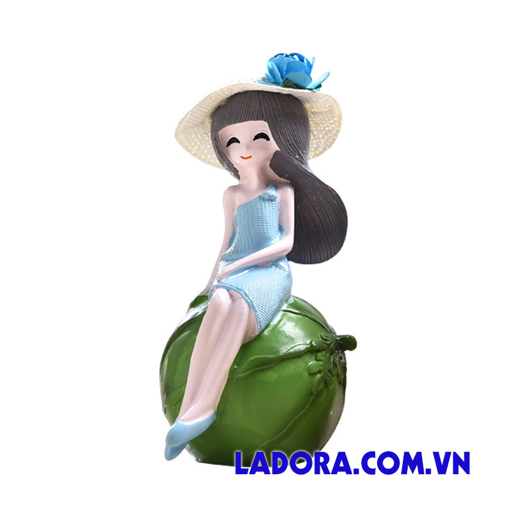 tượng cô gái áo xanh decor nhà tại ladora shop ở hà nội