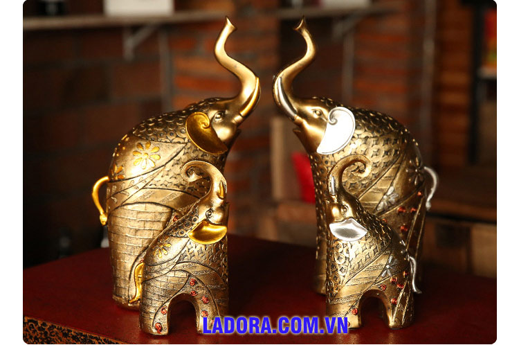 Gia đình voi tài lộc tại Ladora shop ở Hà Nội
