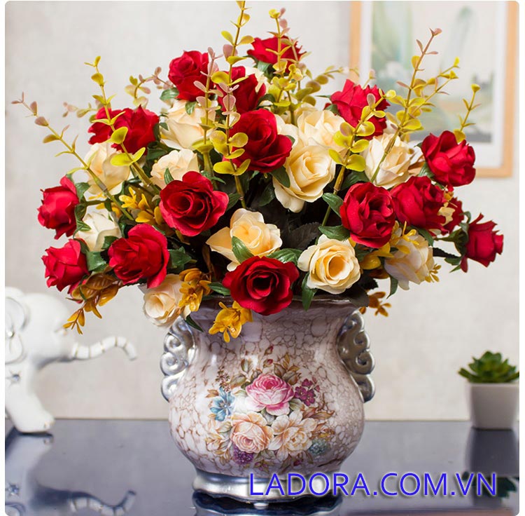 Các mẫu cắm hoa để bàn đẹp - Tạo điểm nhấn cho không gian sống của bạn