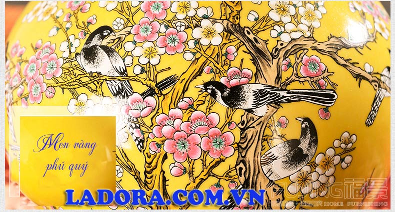 hoa văn phú quý trên chiếc bình tài lộc tại ladora shop đồ decor ở hà nội