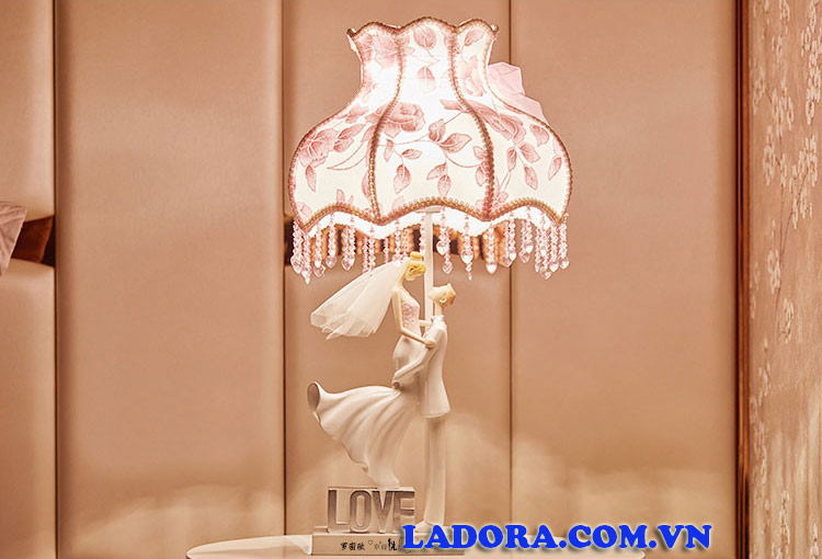 đèn ngủ để bàn cô dâu chú rể tại ladora shop đồ decor ở hà nội