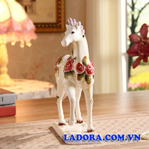 tượng ngựa gốm sứ trang trí tại ladora shop đồ decor ở hà nội