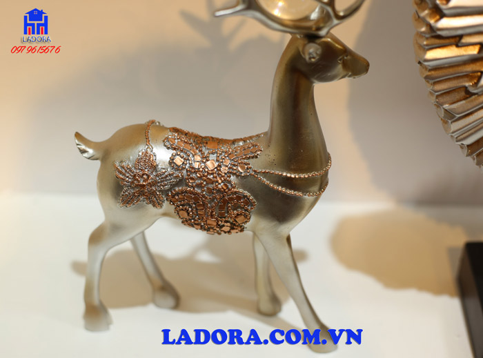 tượng hươu là biểu trưng của sự giàu sang và phú quý