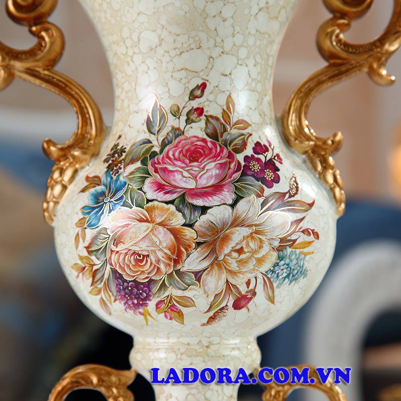 lọ hoa tân cổ điển trang trí phòng khách tại ladora shop ở hà nội