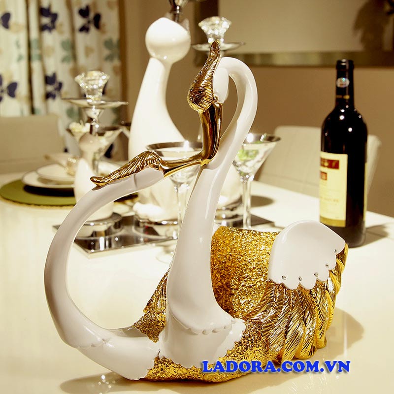 kệ rượu vang chịm thiên nga đẹp trang trí phòng khách tại ladora shop bán đồ decor trang trí ở hà nội