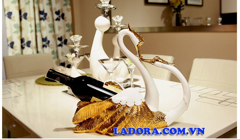 quà tặng đám cưới ý nghĩa với kệ rượu vang đôi chim thiên nga tại Ladora Shop đồ decor ở hà nội