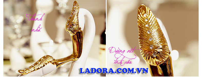 đường nét tinh tế trên chiếc kệ rượu vang tại ladora shop đồ decor nhà đẹp ở hà nội