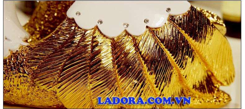hình ảnh chi tiết trên kệ rượu vang tại ladora shop