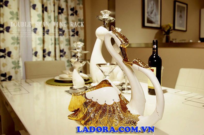 quà tặng đám cưới đẹp với kệ rượu thiên nga tại ladora shop ở hà nội