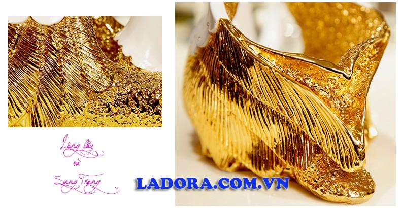 hình ảnh chi tiết trên kệ rượu vang tại ladora shop