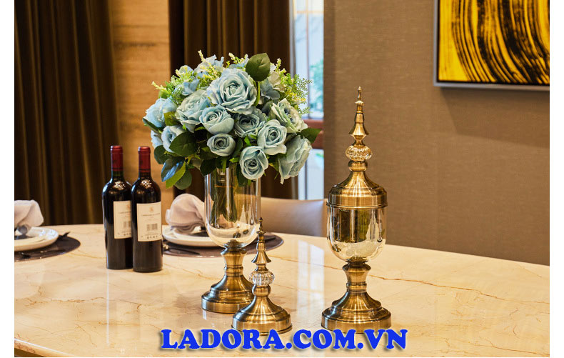 trang trí phòng khách đẹp với lọ hoa thủy tinh tại ladora shop đồ decor ở hà nội