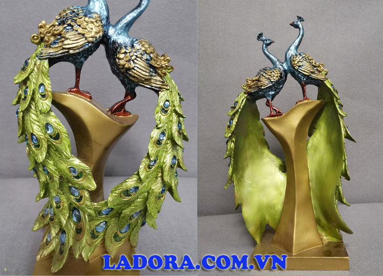 đồ trang trí kệ phòng khách đẹp cặp đôi chim công tại Ladora shop