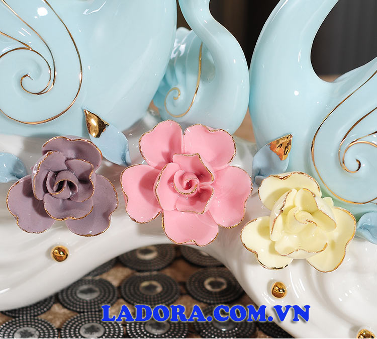 gia đình chim thiên nga trang trí nội thất nhà sang trọng và đẹp đẽ tại ladora shop
