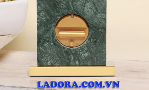 mặt sau chiếc đồng hồ cao cấp tại ladora shop