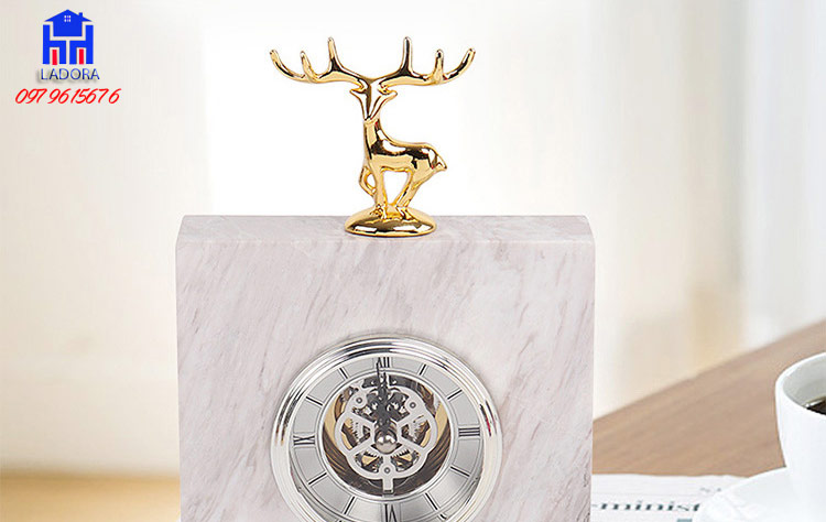 đồng hồ để bàn cao cấp hươu vàng làm quà tặng ý nghĩa tại ladora shop