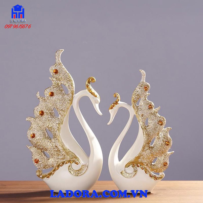 tượng đôi chim thiên nga làm quà mừng cưới ý nghĩa