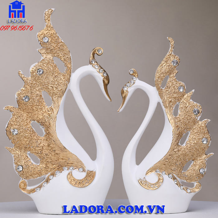 chim thiên nga trang trí biểu trưng cho tình yêu và hạnh phúc