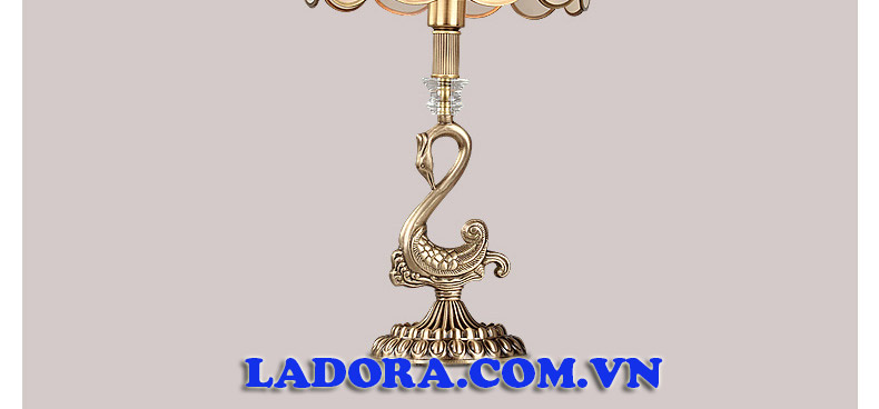 quà tặng cao cấp với chiếc đèn bàn cao cấp tại ladora shop