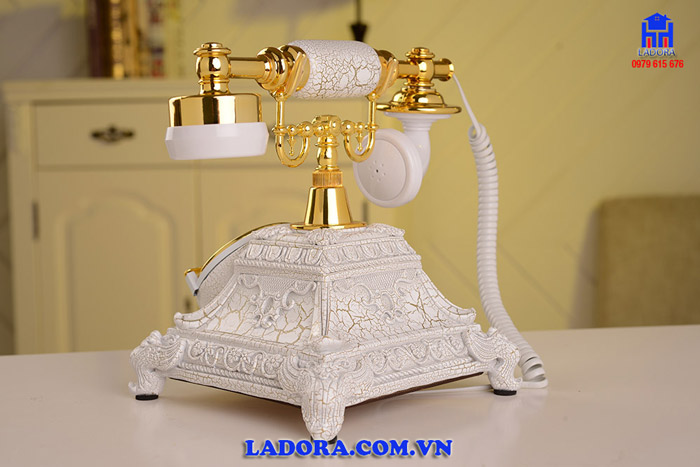 mặt sau chiếc điện thoại cổ điển