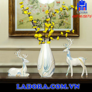 đồ trang trí nội thất phòng khách cặp hươu và hoa mai vàng tại ladora shop đồ decor trang trí
