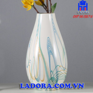 bình hoa mai vàng kết cặp hươu thành đồ decor trang trí ấn tượng và có ý nghĩa