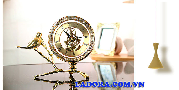 đồng hồ để bàn trang trí tại shop đồ decor ladora
