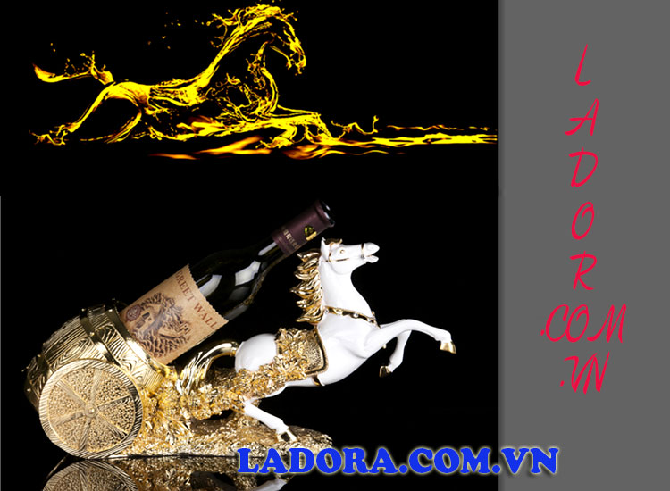 kệ để rượu tuấn mã đem lại mã đáo thành công - ladora shop