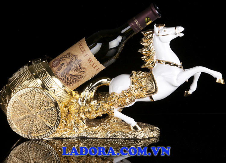 kệ rượu như mang đến một món quà tốt lành cho gia chủ - ladora shop