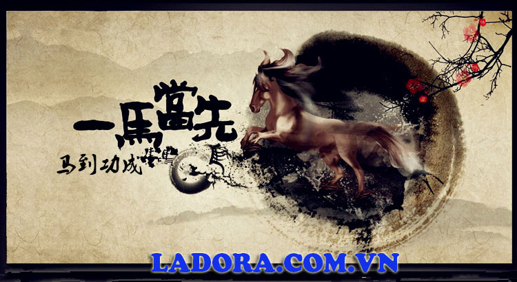 kệ rượu ngựa biểu trưng cho sức mạnh, trí tuệ và nghị lực - ladora shop