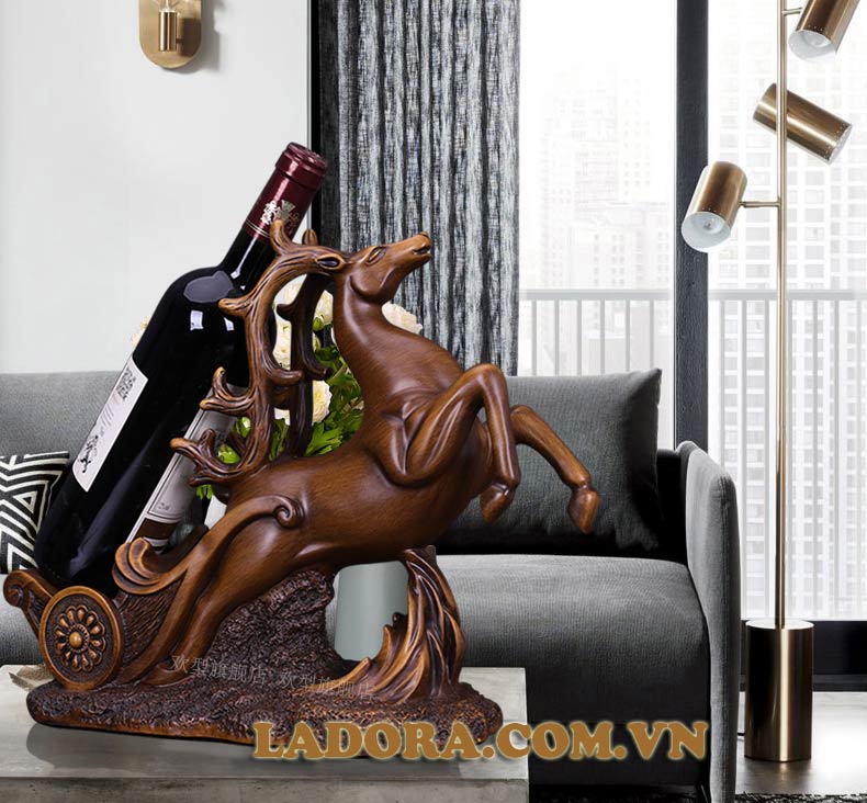 kệ rượu tuần lộc trang trí biểu tượng cho tốt lành may mắn tại ladora shop decor ở hà nội