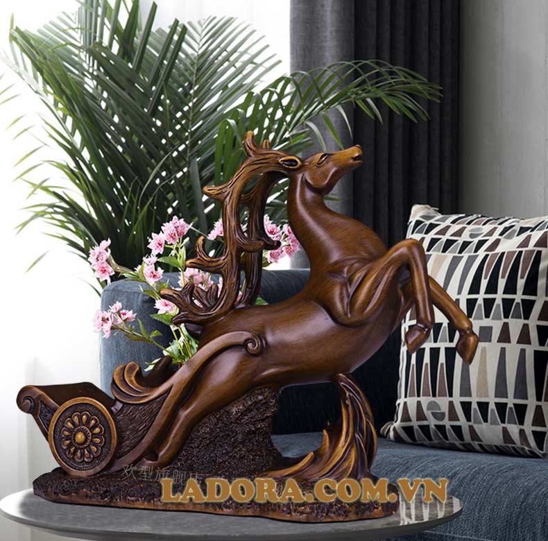 kệ rượu vang tuần lộc với ý nghĩa tốt lành - ladora shop